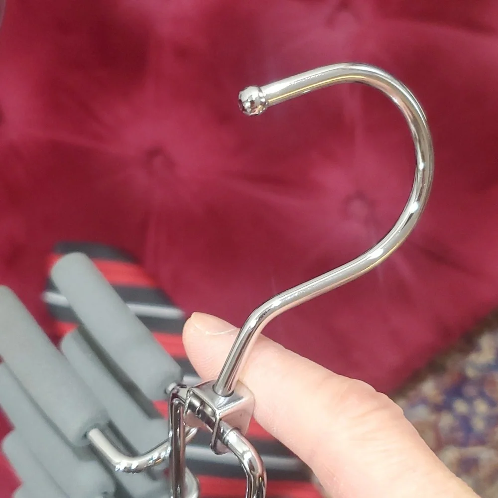 Spinning tie/jewerly hanger